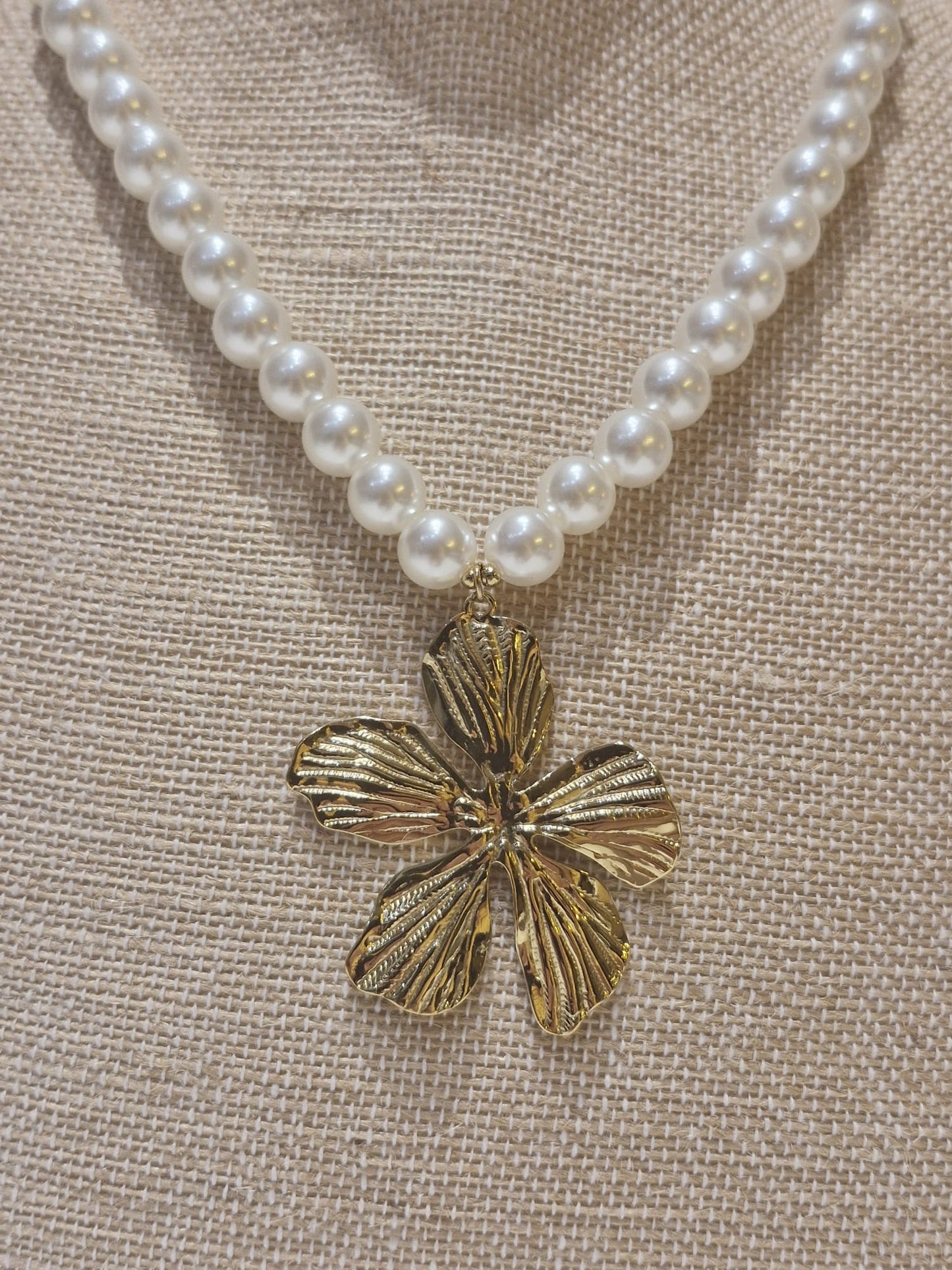 Collier perles pendentif fleur