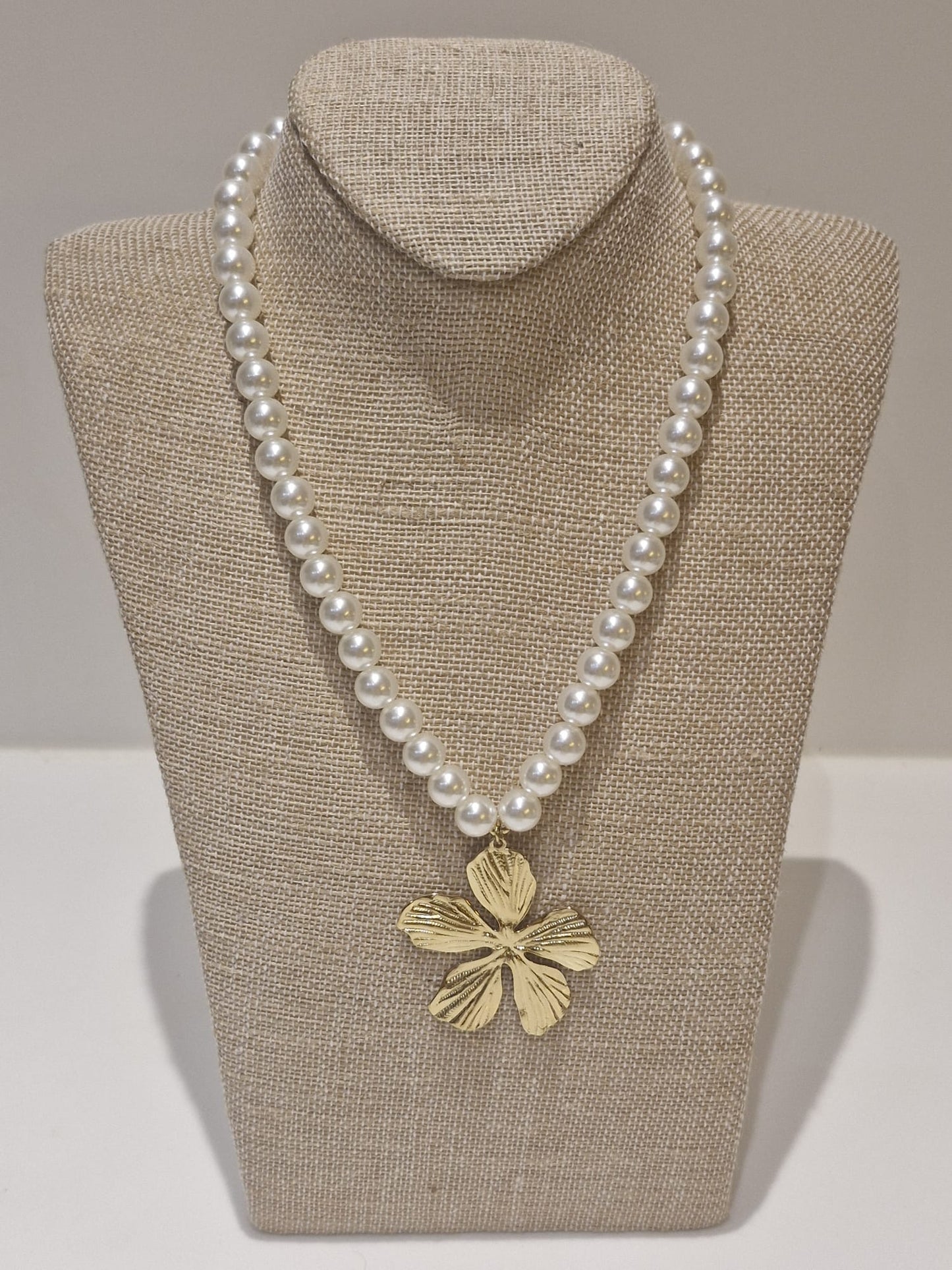 Collier perles pendentif fleur