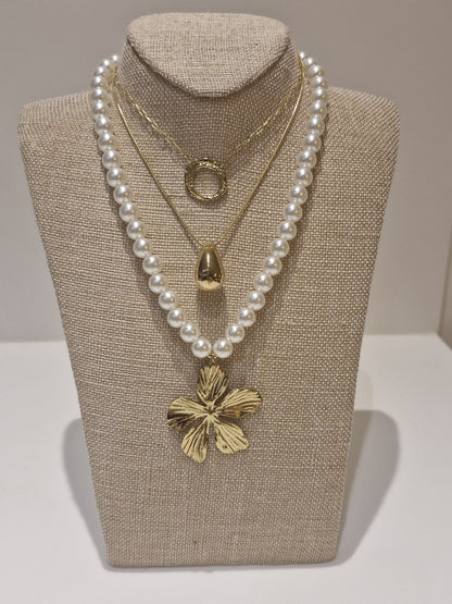 Collier perles pendentif fleur