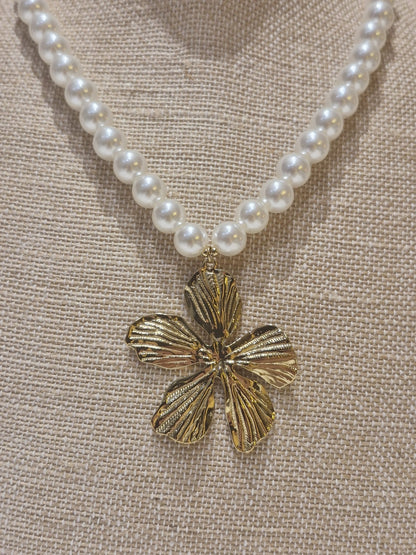 Collier perles pendentif fleur