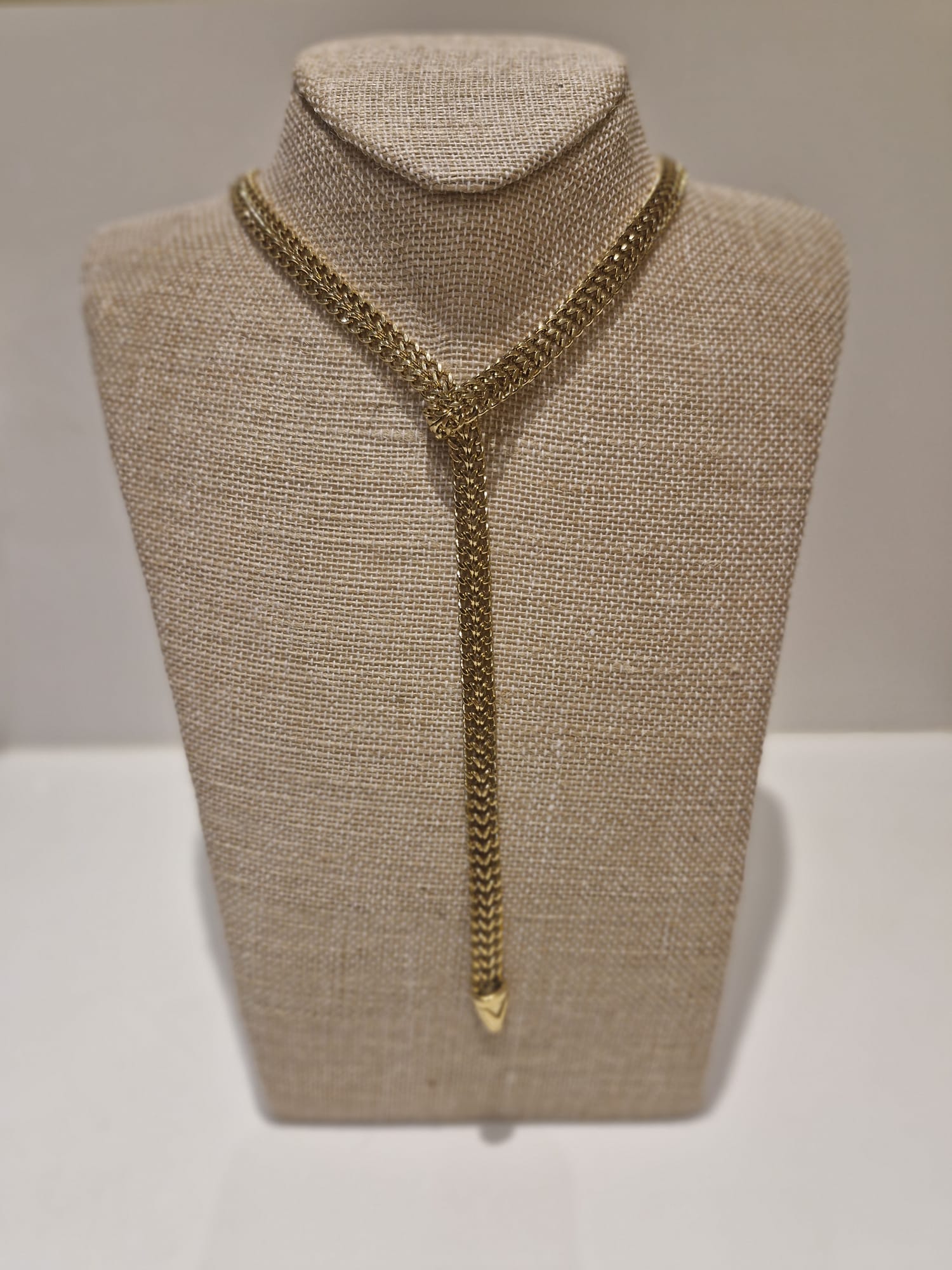 Collier long cravate