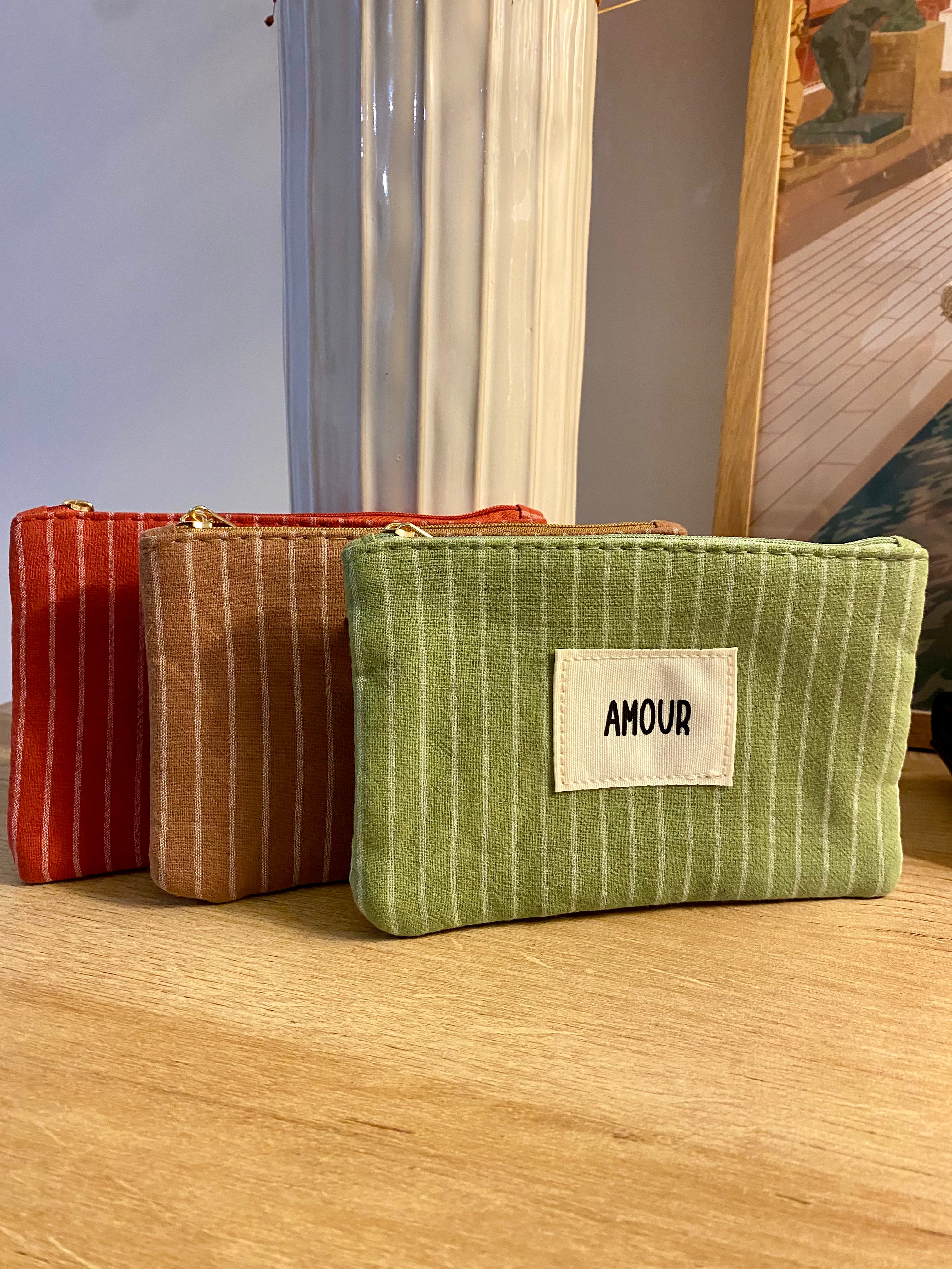 Pochette AMOUR verte rayée