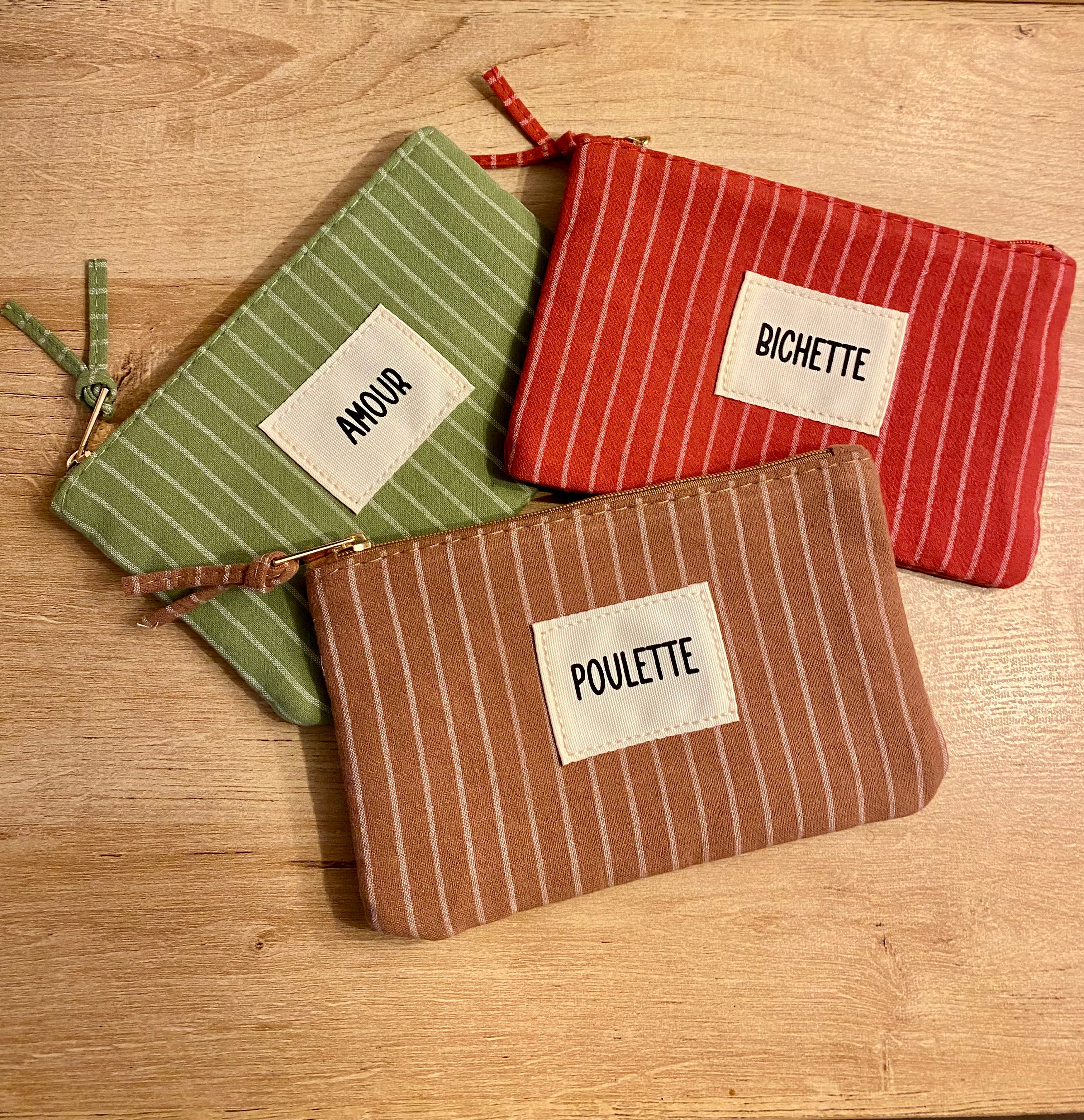 Pochette AMOUR verte rayée