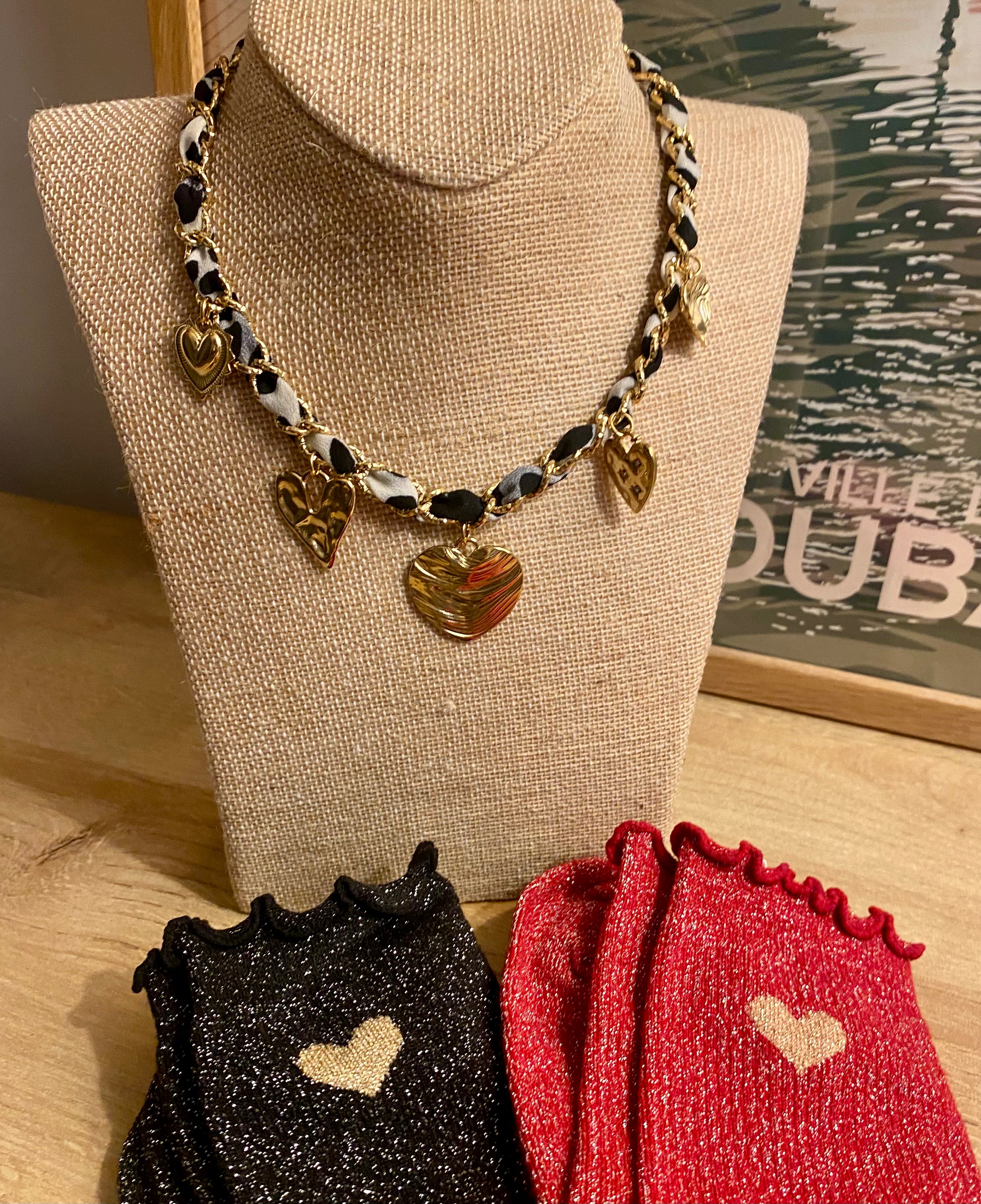 Collier léopard noir multi cœurs dores