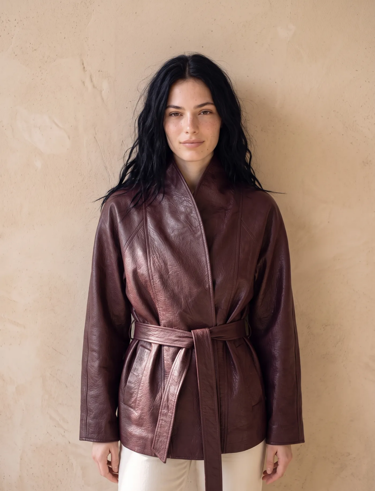 Veste kimono ceinturée en simili cuir grainé