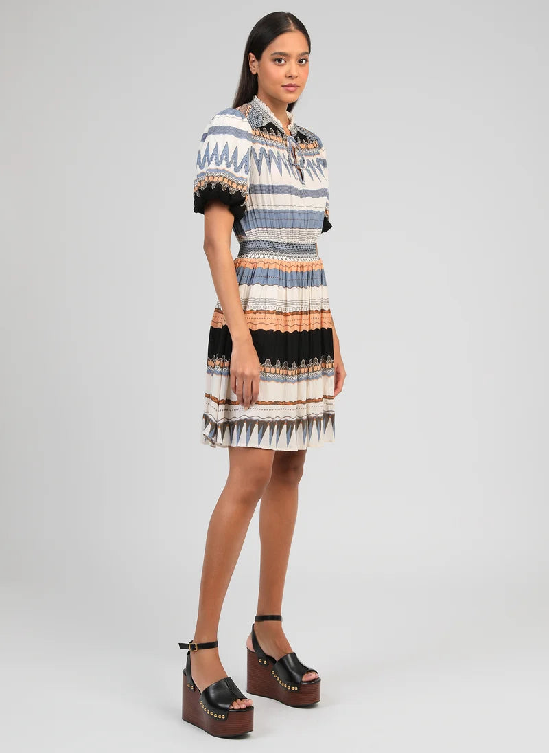 Robe courte imprimée bohème chic à smocks
