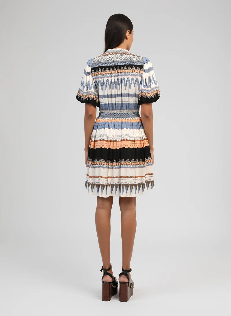 Robe courte imprimée bohème chic à smocks